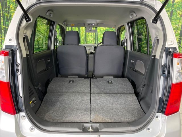 普段のお買い物や通勤、送迎等に十分な荷室スペースを確保しております。セカンドシートを倒すと、大きな荷物の積載も可能です♪