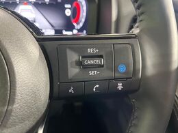 【プロパイロット】高速道路での長距離走行が楽に！！渋滞時と巡回走行のシーンで、アクセル・ブレーキ・ステアリングを自動で制御し、長距離運転の負担を軽減してくれます♪