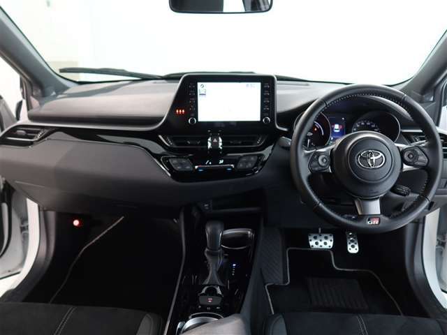 見通しのよいすっきりとした視界で、誰でも運転しやすいです。運転のしやすさは疲れにくさにも繋がりますよ♪