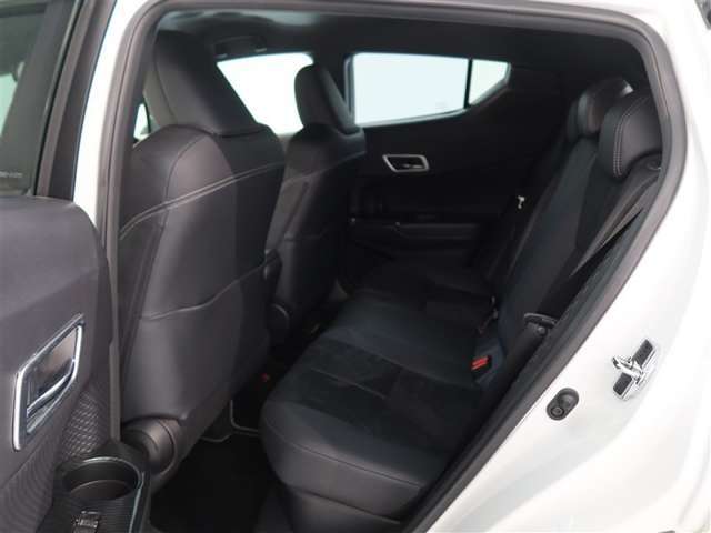 ゆとりある広々とした車内空間は、ドライブを始め買い物やレジャーなど、幅広く活躍します。一人でもみんなとでもお出かけを楽しみましょう！