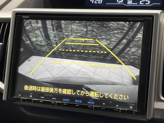 【バックカメラ】駐車時に後方がリアルタイム映像で確認できます。大型商業施設や立体駐車場での駐車時や、夜間のバック時に大活躍！運転スキルに関わらず、今や必須となった装備のひとつです！