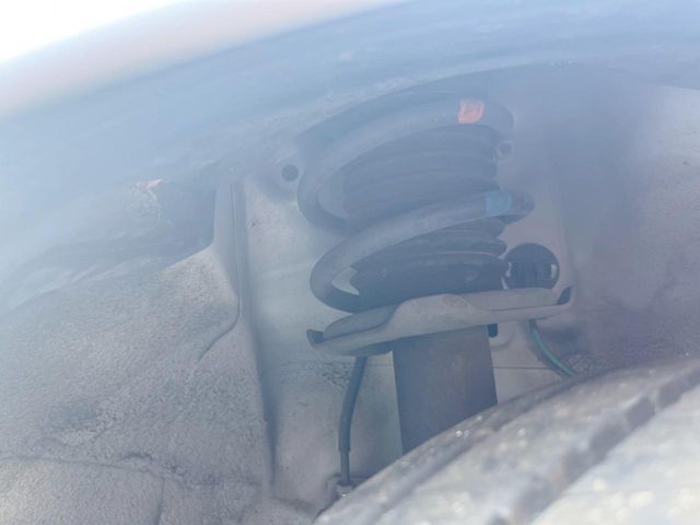 お車を安心してお乗りいただく為には、足回りの定期点検が欠かせません。サービスサポート（有償保証）では無料点検もご提供しており、安心のカーライフをお過ごしいただけるサポート体制が整っています。