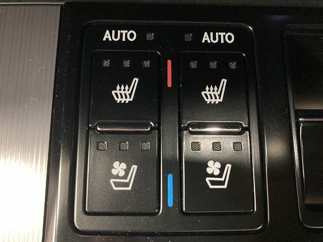【シートヒーター＆シートクーラー】高級車にふさわしい快適装備で、夏場は座面から涼しい風が、冬場は身体の芯からポカポカになりますね。