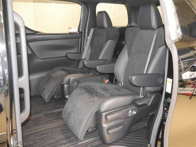 オットマン付きキャプテンシート！