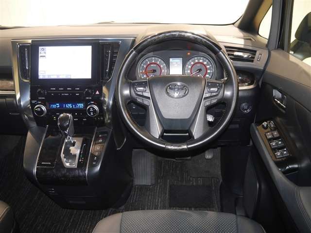 上質感あるインパネ周り！