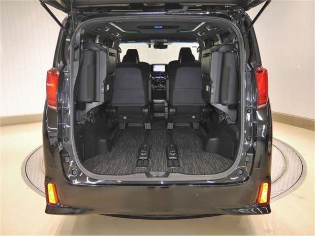 ラゲッジスペース！ワンタッチで折りたためるサードシート！