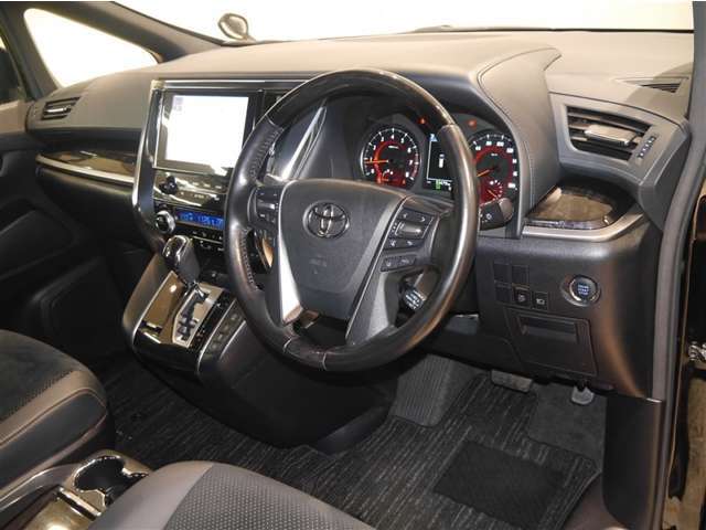 上質感あるインパネ周り！