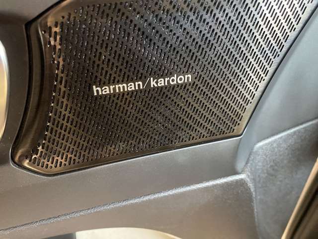 harman/kardonサラウンドシステムを装備！臨場感溢れる室内音響を実現しています。地上デジタル放送やCD/DVDなども車種別設計されたチューニングで最適な音響を実現しています。