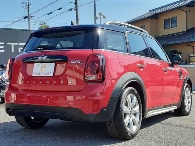 擦り傷から事故まで、自費・保検修理を自社鈑金塗装工場（イオンブース完備）にて綺麗に鈑金塗装致します♪