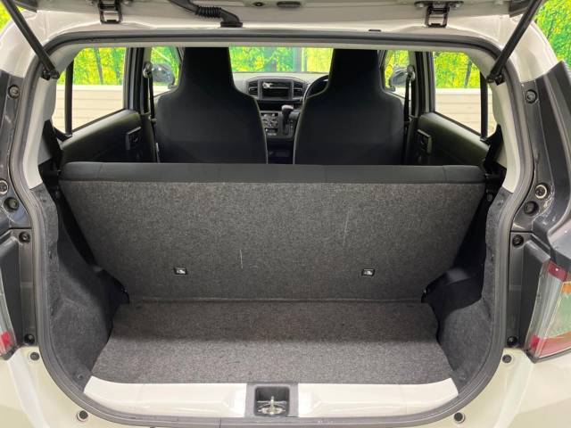 『車を購入した後の車検やメンテナンス、キズを直す板金、事故受付まで承ります。愛車についてのご相談はすべて当店にお任せください。』