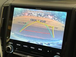 【バックカメラ】駐車時に後方がリアルタイム映像で確認できます。大型商業施設や立体駐車場での駐車時や、夜間のバック時に大活躍！運転スキルに関わらず、今や必須となった装備のひとつです！