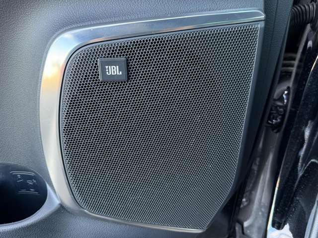 【JBL（プレミアムサウンド）】トヨタでお出かけの際には、ぜひ素敵な音楽体験を！ありふれた一日にも特別な体験を！ドライブの時間を上質な音楽でお楽しみいただけるサウンドシステムが搭載されています♪