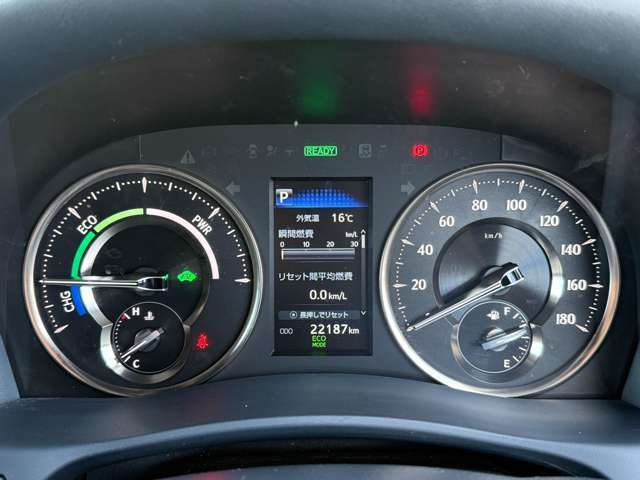 【スピードメーター】『スピードメーター』の画像になります。メーターがシンプルで見やすく運転しやすいですね！