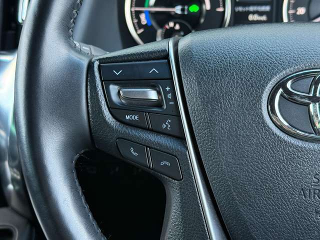 【ステアリングスイッチ】手元のボタンから、オーディオやナビなどの操作ができるので、よそ見をせずに安全に運転に集中できます！