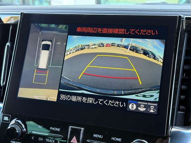 【パノラミックビューモニター】クルマを真上から見下ろした視点で駐車をサポートします！クルマの斜め後ろや真横など、いち早く障害物に気が付くことができます。