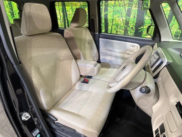 運転席シート廻りは使用感も少なく、良好な状態となっています。丁寧に使われていたことがよくわかりますね。