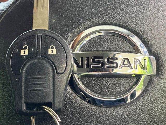【キーレス】少し離れた場所からでもボタン一つでドアの開錠・施錠ができるのでとっても便利！ドアの鍵穴周りに傷をつけることもありません♪