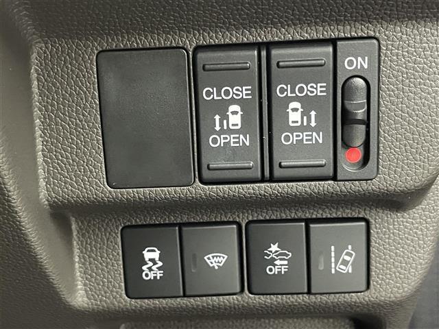 【運転席操作部】快適なドライブを楽しむための機能が装備されています！運転席から触れるので、使いやすいです！除菌プランいれていただくと、さらに清潔で安心していただけます！