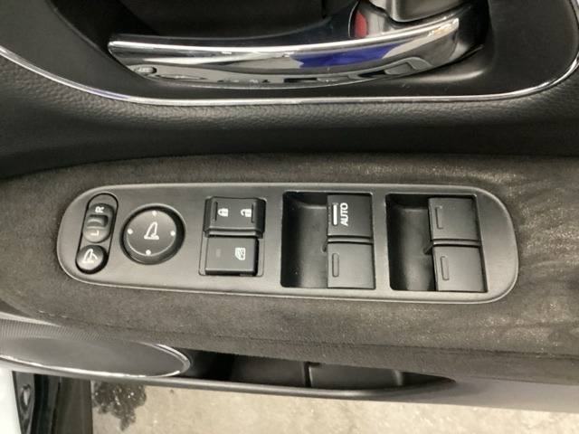 ドアスイッチもシンプルで、使いやすさを考え設計されています。