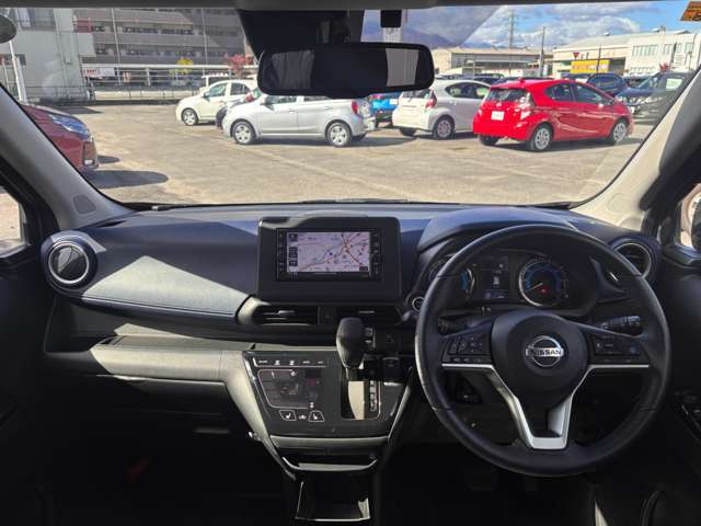 左右に視界が広く、隅々まで見渡すことができるので、とても運転がしやすいです！