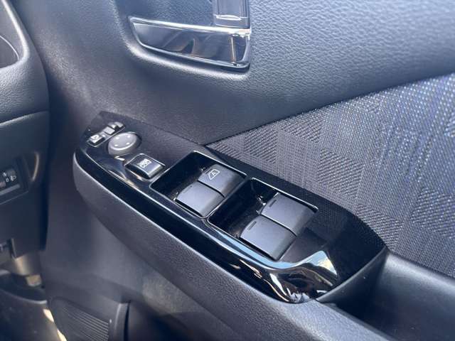 内側のインテリアは黒を基調としてとても落ち着いています！