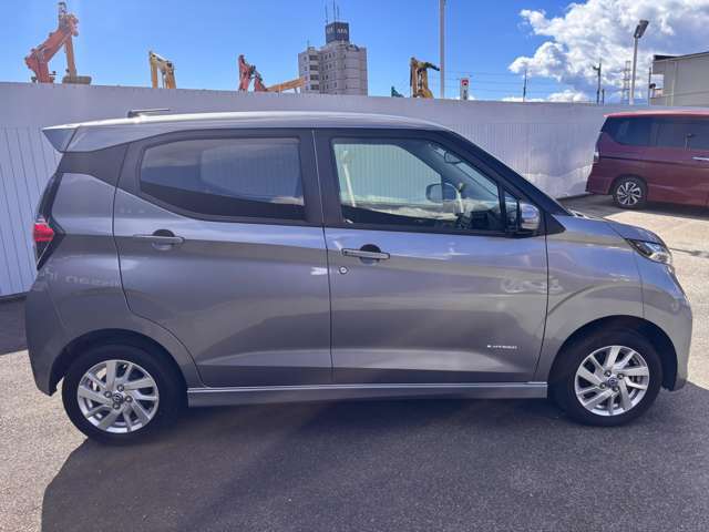 横からのスタイルもスタイリッシュです。