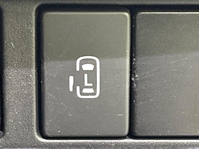 【パワースライドドア】スマートキーや運転席のスイッチでスライドドアの開閉が可能♪電動だから力を入れてドアを開ける必要が無く、小さいお子様でも、重い荷物を持っている時もラクに開け閉めできます♪