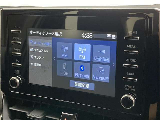 スマホ連携メモリタイプのナビが装備されております。ブルートゥースでスマホから音楽を飛ばして聴いたり、TVも観れます。