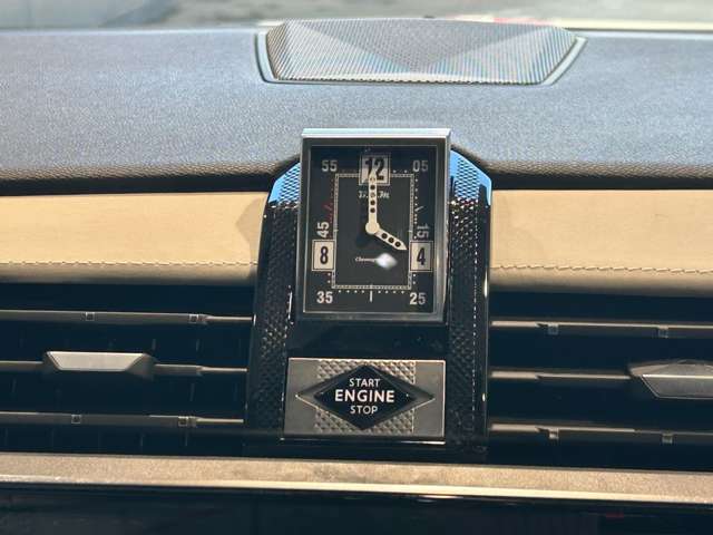 B.R.M　R180アナログ時計。とてもスタイリッシュで高級感が溢れます。