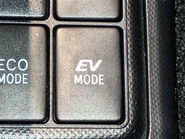 EVモードはモーターのみで走行しガソリンを消費しないハイブリッド車ならではの環境にも優しい走行です。