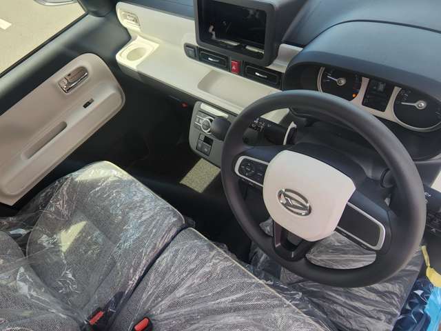 新車から未使用車、中古車の幅広い在庫台数と軽パークのカーライフアドバイザーでお客様のニーズにピッタリの一台をご提案します！