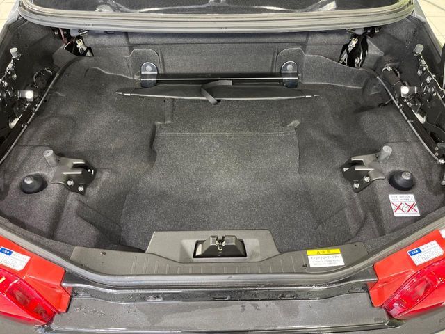 普段のお買い物や通勤、送迎等に十分な荷室スペースを確保しております。