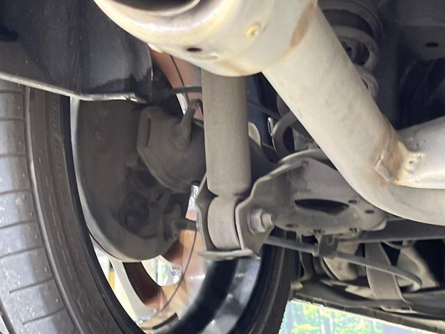 お車を安心してお乗りいただく為には、足回りの定期点検が欠かせません。サービスサポート（有償保証）では無料点検もご提供しており、安心のカーライフをお過ごしいただけるサポート体制が整っています。