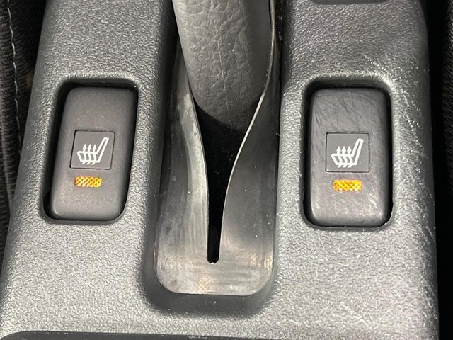 【シートヒーター】寒い日に重宝するシートヒーター！エアコンより早く温まってくれるので寒がりの人も安心ですね♪エアコンの温風は乾燥するから苦手、という方にもをおすすめです。