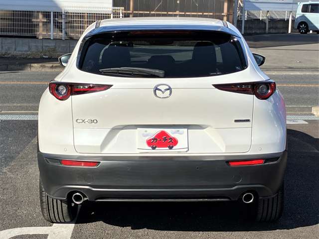 愛車をいつまでも美しく♪ ボディコーティングも承っております。ワックス不要、水洗いだけで簡単に汚れが落とせます♪　お車のご購入と同時の施工をオススメ☆