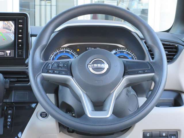 ステアリングスイッチ搭載！ハンドルひとつで手を離さなくても運転中視線をそらさなくても操作が出来て便利です