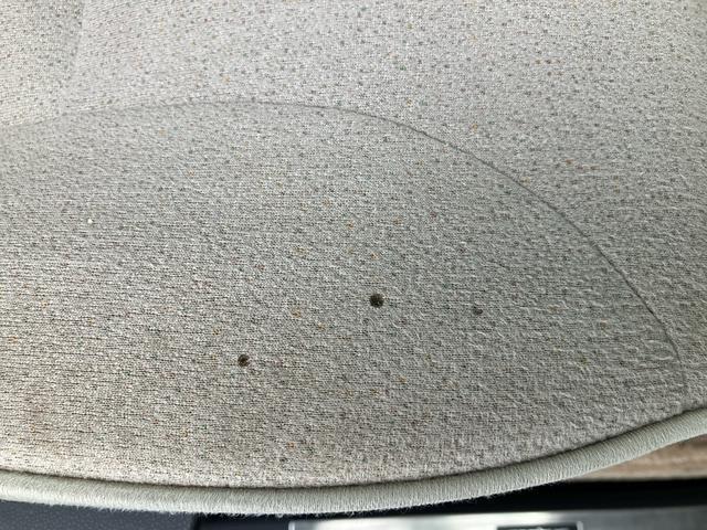 キズ・凹みその他情報＊運転席シートにタバコの焦げ痕があります。　画像は一部分の画像です。その他の部位にも細かい傷や凹みなどがありますので、実車をご覧になっていただき車両の状態をご確認ください。