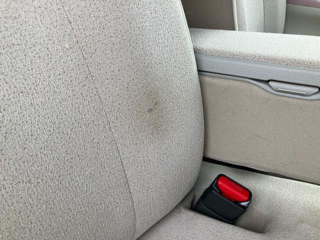 キズ・凹みその他情報＊運転席シートの背もたれにシミがあります。　画像は一部分の画像です。その他の部位にも細かい傷や凹みなどがありますので、実車をご覧になっていただき車両の状態をご確認ください。