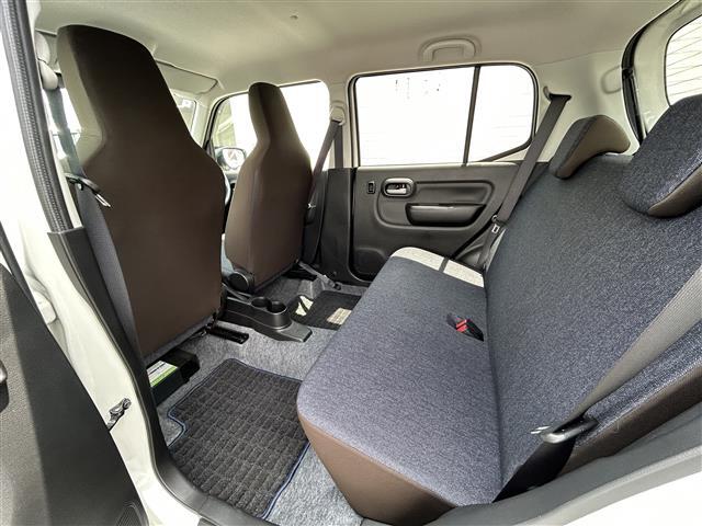 車内を綺麗に保つのには必須のアイテムです。当店ではフカフカな新品マットも絶賛取り扱い中！ぜひご相談くださいませ。