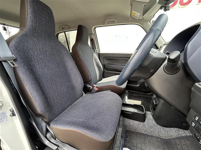 り心地が良いシートなので長時間の運転でも快適にお過ごしいただけます。新品のフロアマットのご注文も可能です。掲載箇所以外にご希望の写真がございましたらお気軽にお問い合わせ下さい。