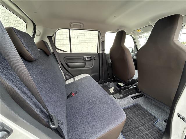 車内を綺麗に保つのには必須のアイテムです。当店ではフカフカな新品マットも絶賛取り扱い中！ぜひご相談くださいませ。