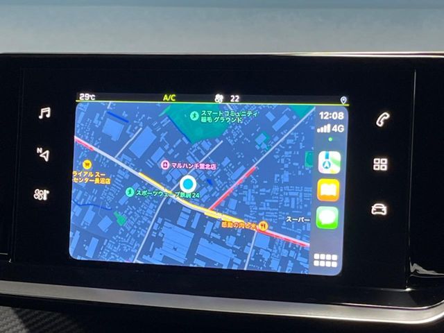 ●Apple　Car　Play：スマホとの有線接続で、ナビ・オーディオ再生などスマホのアプリ機能が画面でも使える便利機能です！