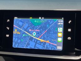 ●Apple　Car　Play：スマホとの有線接続で、ナビ・オーディオ再生などスマホのアプリ機能が画面でも使える便利機能です！