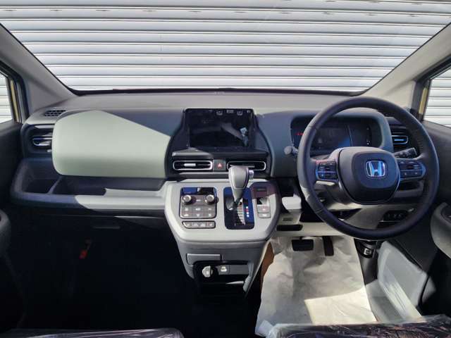 ナビの取付位置も見やすい場所にあり、その他のスイッチ類も運転者が操作し易い様に配置されています♪