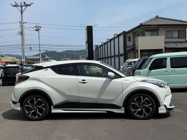 お車で来られる際は松茂吉野線です。電車でこられる際は最寄り駅は板野駅です。駅にはスタッフがお迎えに上がりますので是非見に来てください！