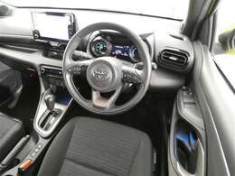 【運転席まわり】・・・ハンドルやシートなども隅々までクリーニング済み。キレイな車内でドライブがより一層快適にお楽しみいただけると思います。