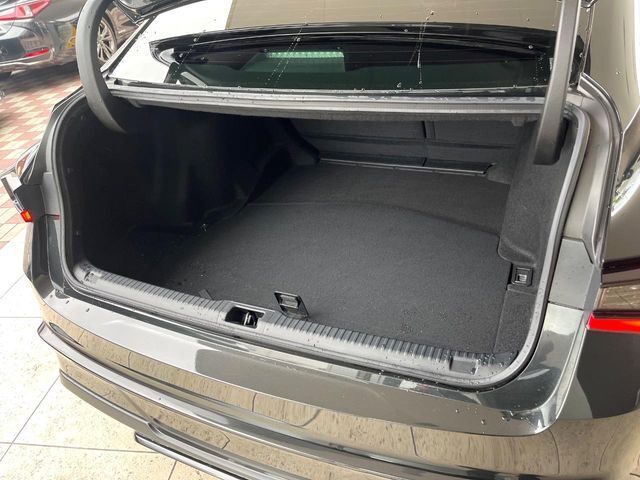 普段のお買い物や通勤、送迎等に十分な荷室スペースを確保しております。