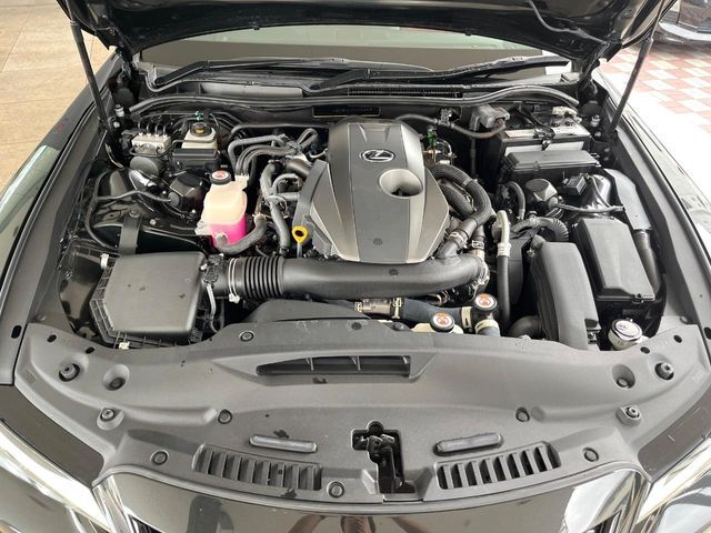 親切・丁寧な専門メカニックスタッフが応対！・車検・点検整備・事故等の修理などアフターサービスも安心。お車のカスタマイズもネクステージのサービススタッフまでご相談ください！