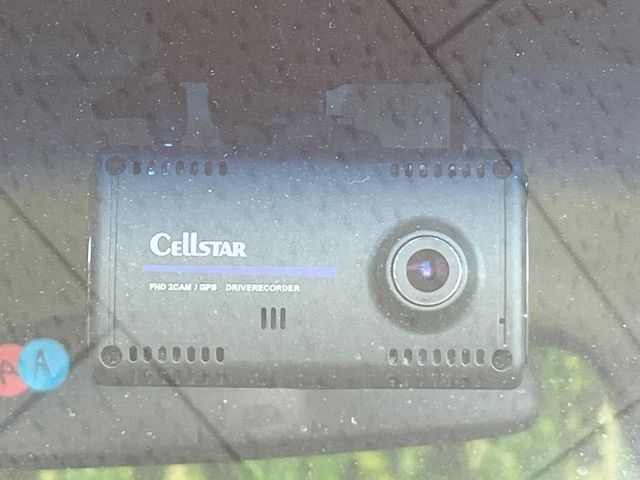 【ドライブレコーダー】安心・安全なカーライフに必須のドライブレコーダーを装備！走行中はもちろん、あおり運転や事故に遭遇した際の状況も映像で記録し、万一のリスクに備えます。