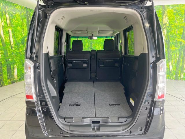 後席を格納すると、これだけの広さが！シーンに合わせたシートアレンジで、大きな荷物も積むことが出来ます♪